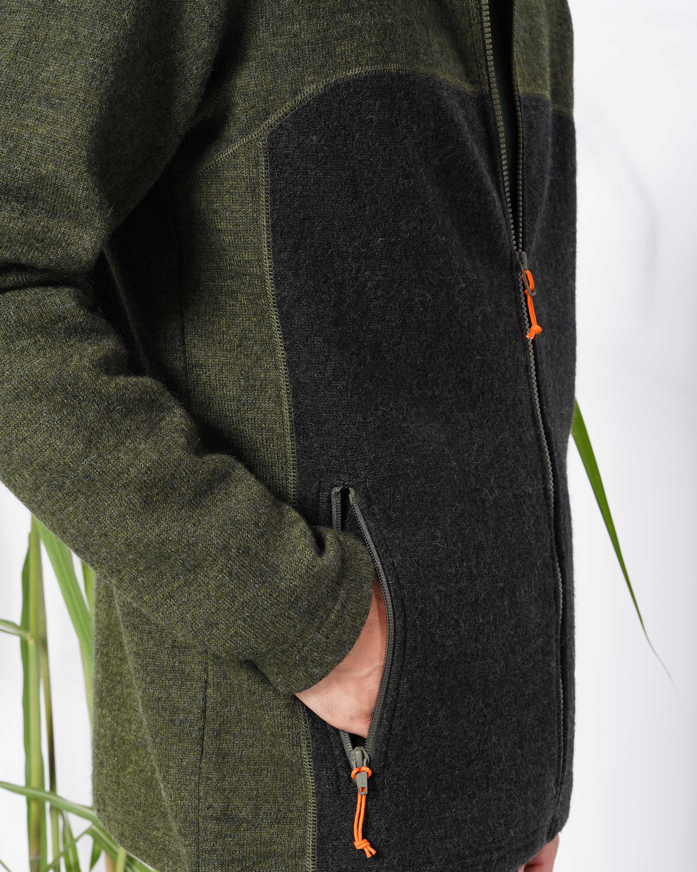 Walkjacke mit Kapuze